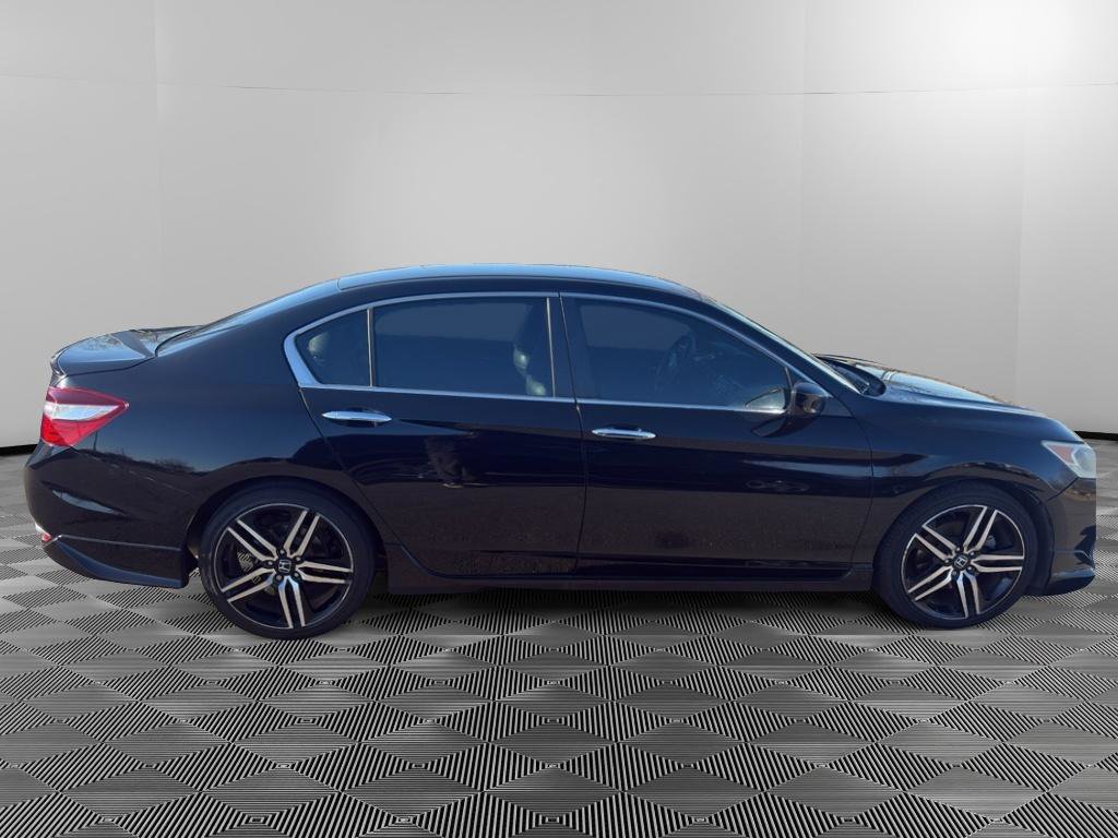 Used 2017 Honda Accord Sport image 8