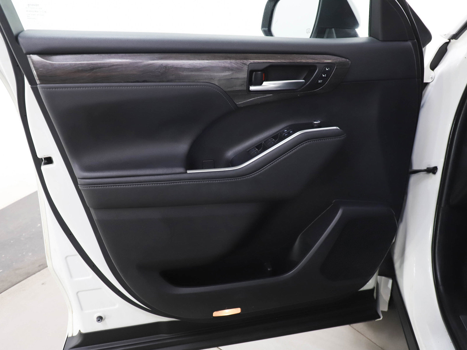 Used 2020 Toyota Highlander Platinum image 20