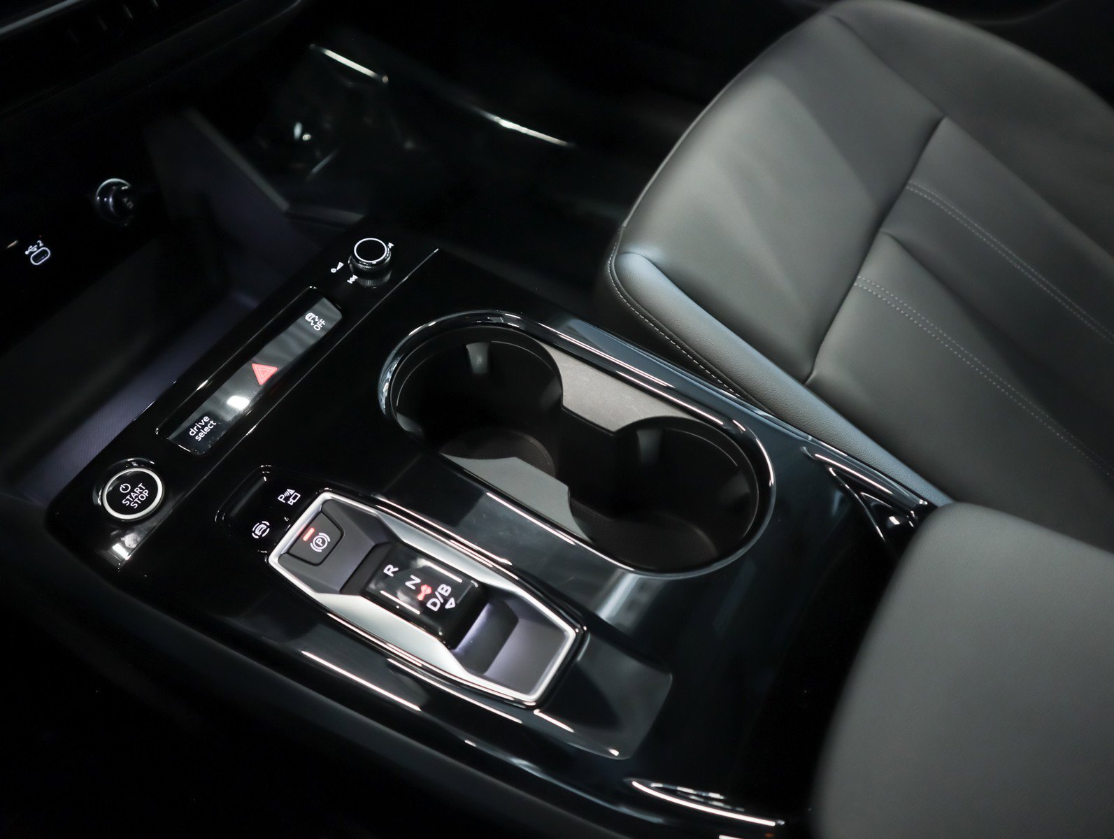 Certified 2025 Audi Q6 e-tron Premium w/ Convenience Package image 17