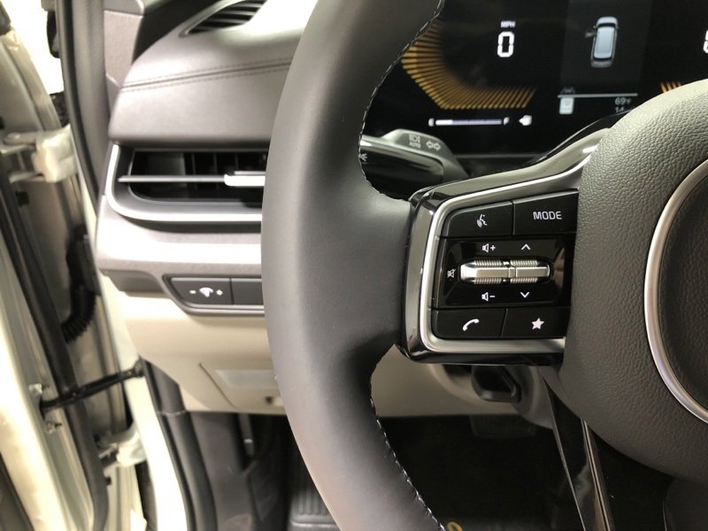 New 2026 Kia Carnival EX image 24