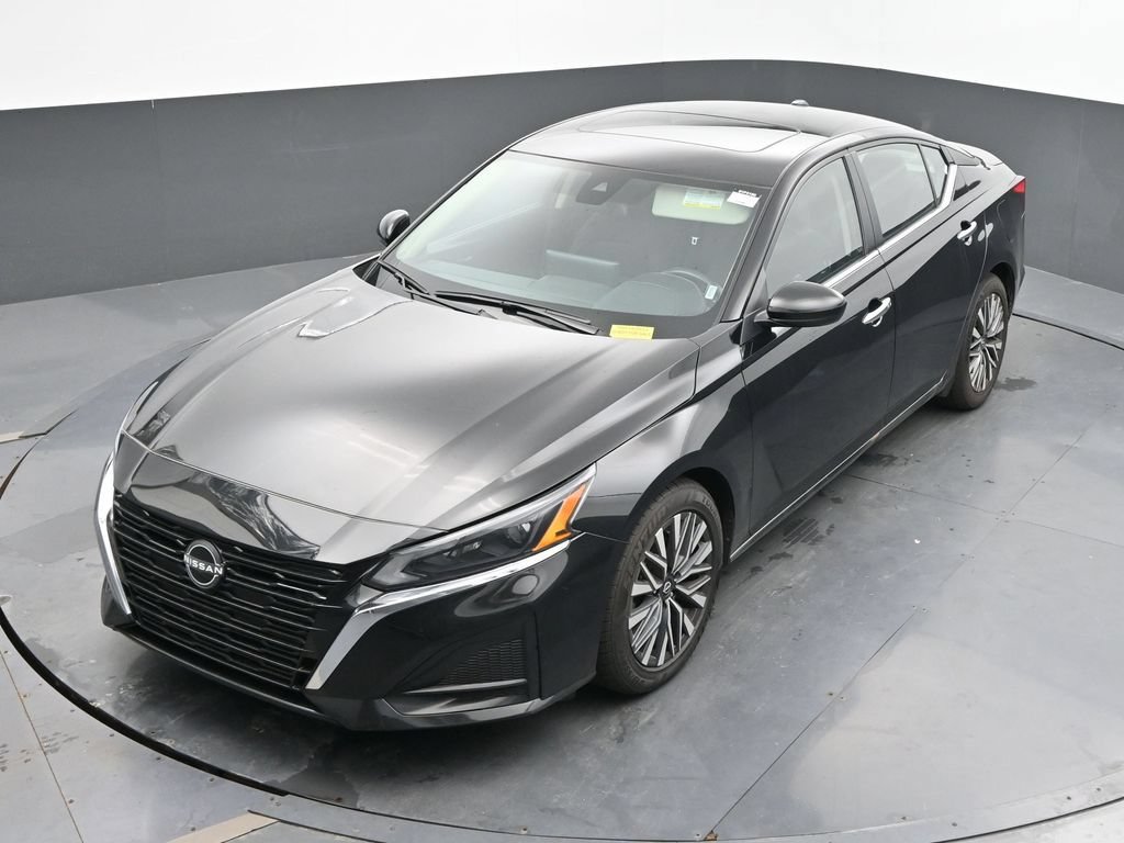 Used 2024 Nissan Altima 2.5 SV w/ SV Premium Package FWD image 17