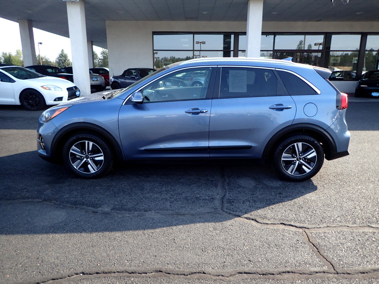Used 2021 Kia Niro EX Premium image 2
