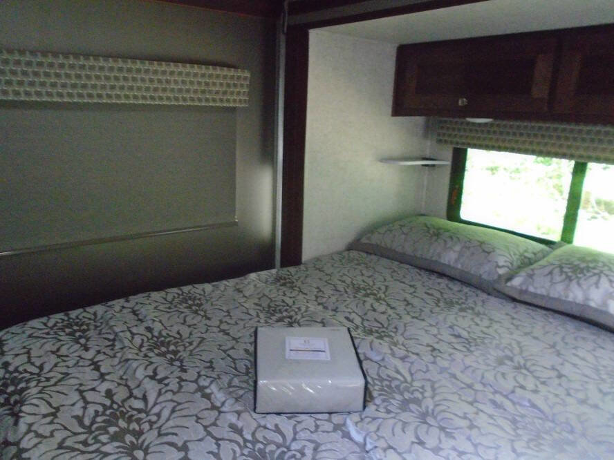 Used 2019 Chevrolet Express 4500 w/ RV Package RWD image 47