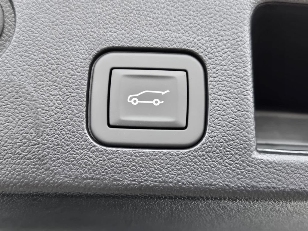 New 2026 GMC Terrain AT4 w/ Technology Package II AWD/4WD image 8
