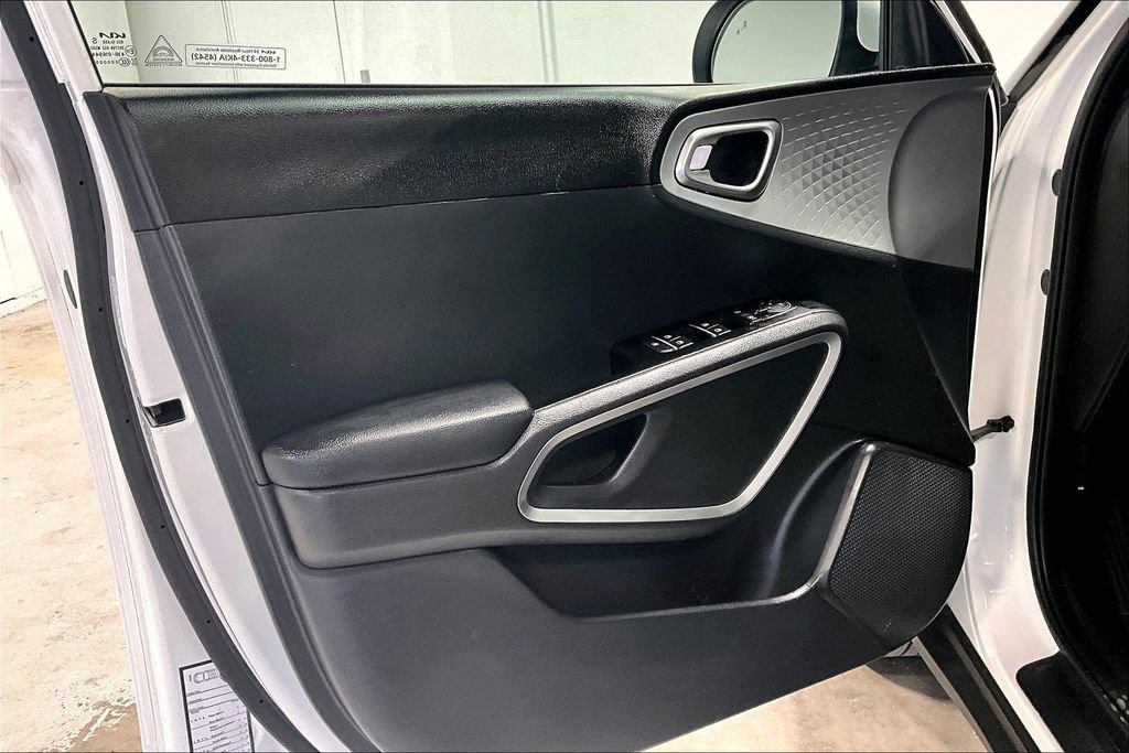 Used 2025 Kia Soul LX FWD image 20