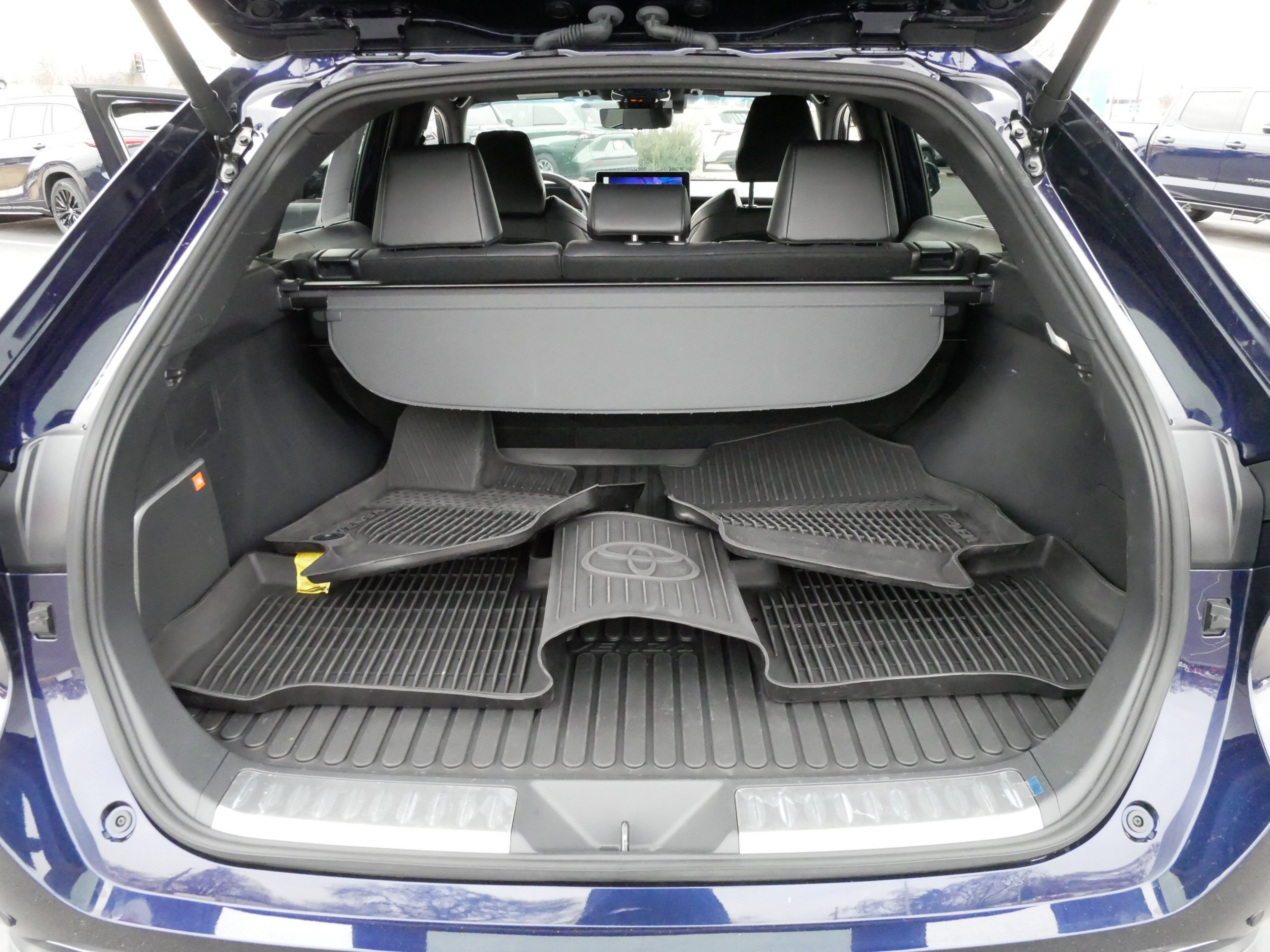 New 2024 Toyota Venza Limited image 18