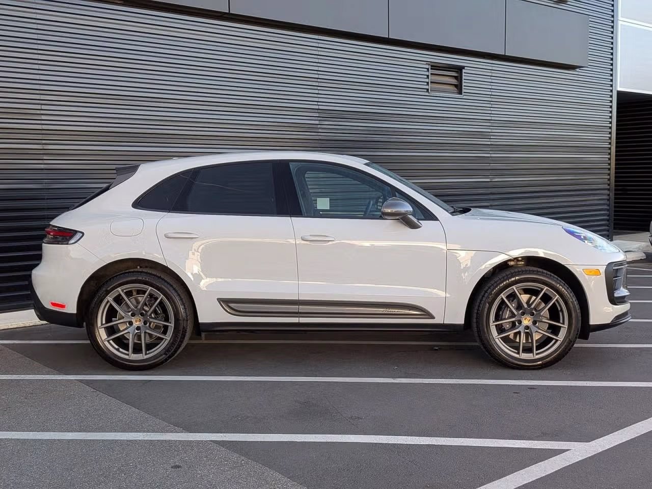 Certified 2023 Porsche Macan Turbo AWD/4WD image 8