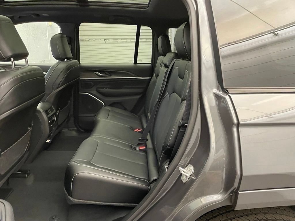 New 2026 Jeep Grand Cherokee Limited AWD/4WD image 18