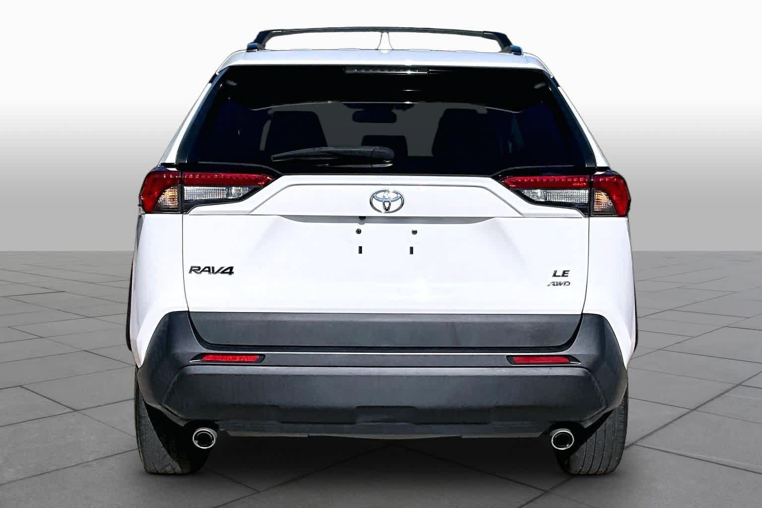 Used 2021 Toyota RAV4 LE AWD/4WD image 5