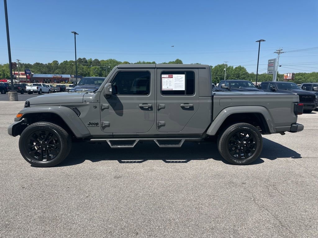 Used 2022 Jeep Gladiator Overland AWD/4WD image 4
