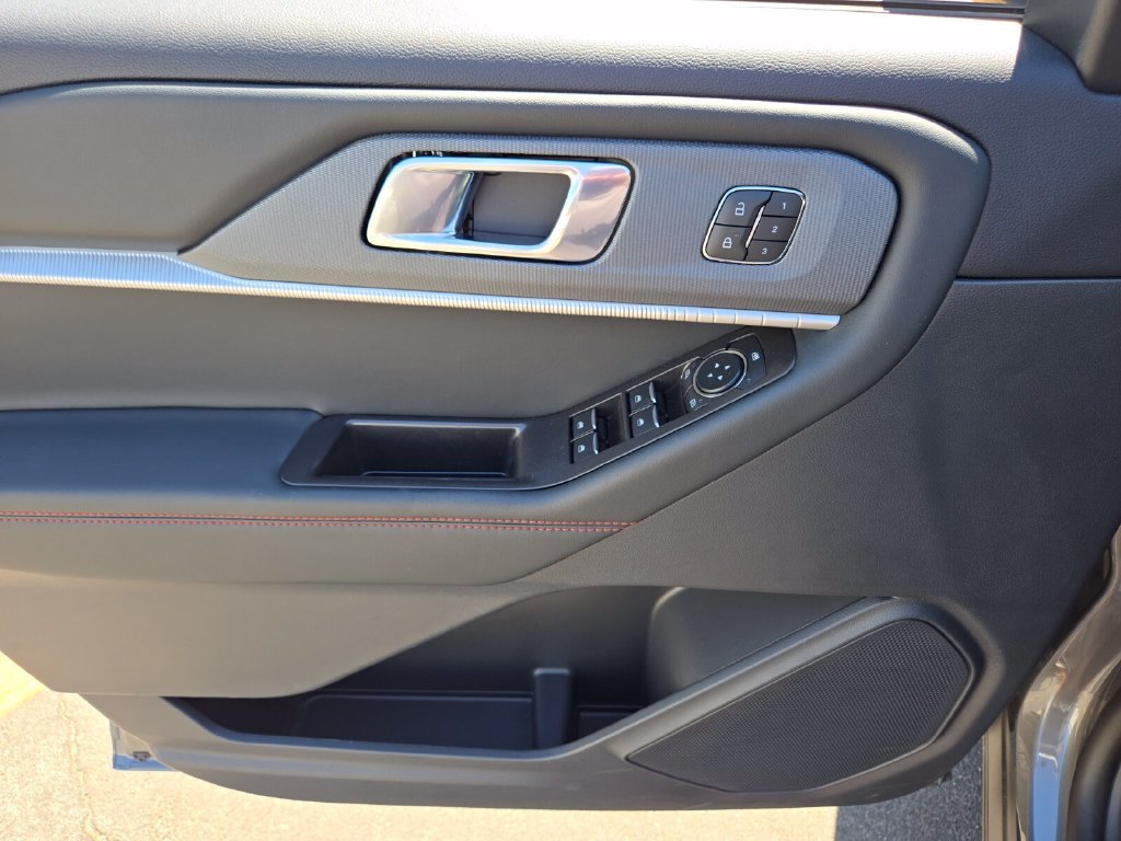 New 2026 Ford Explorer ST-Line w/ ST-Line Street Pack RWD image 17