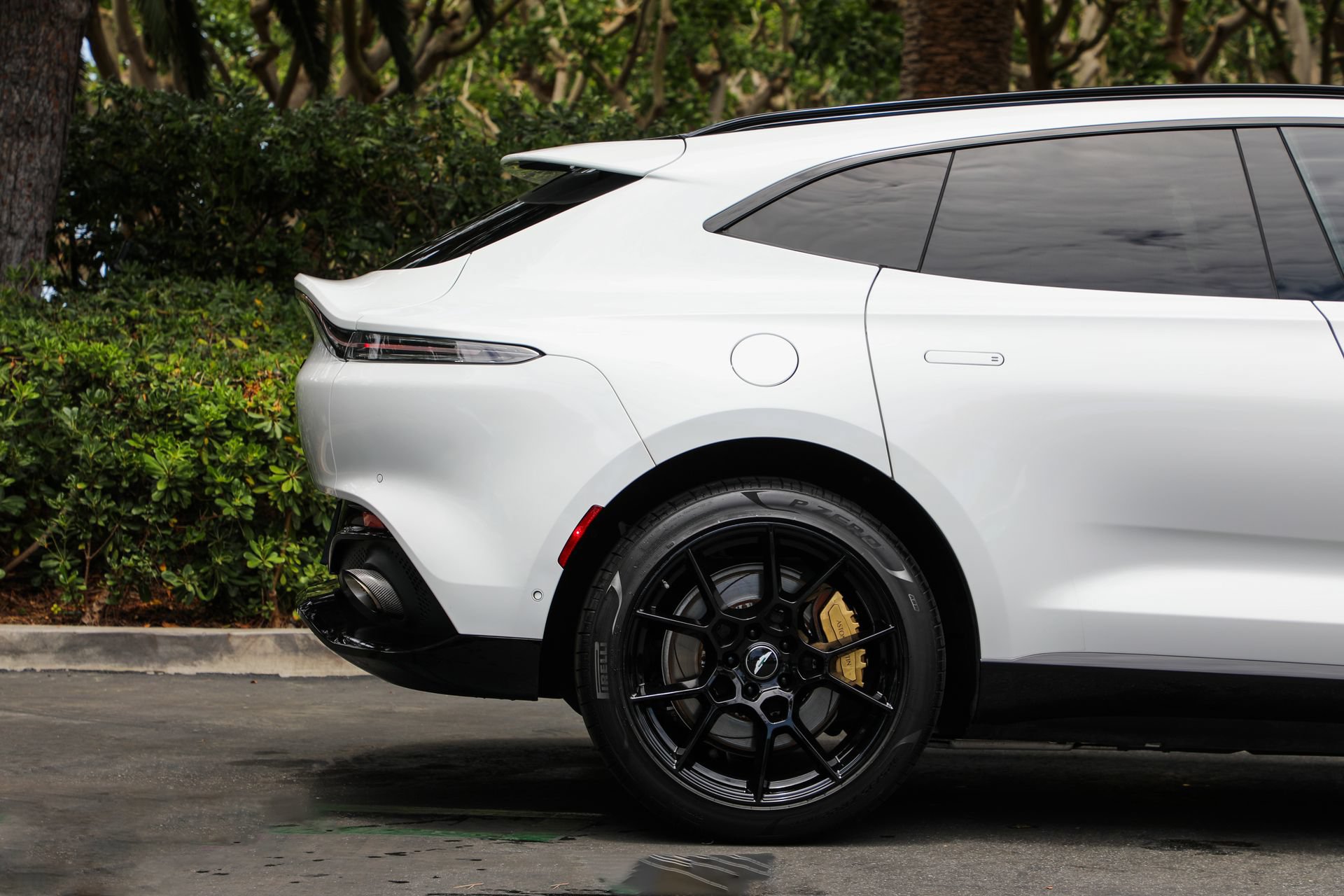 Used 2022 Aston Martin DBX AWD/4WD image 24