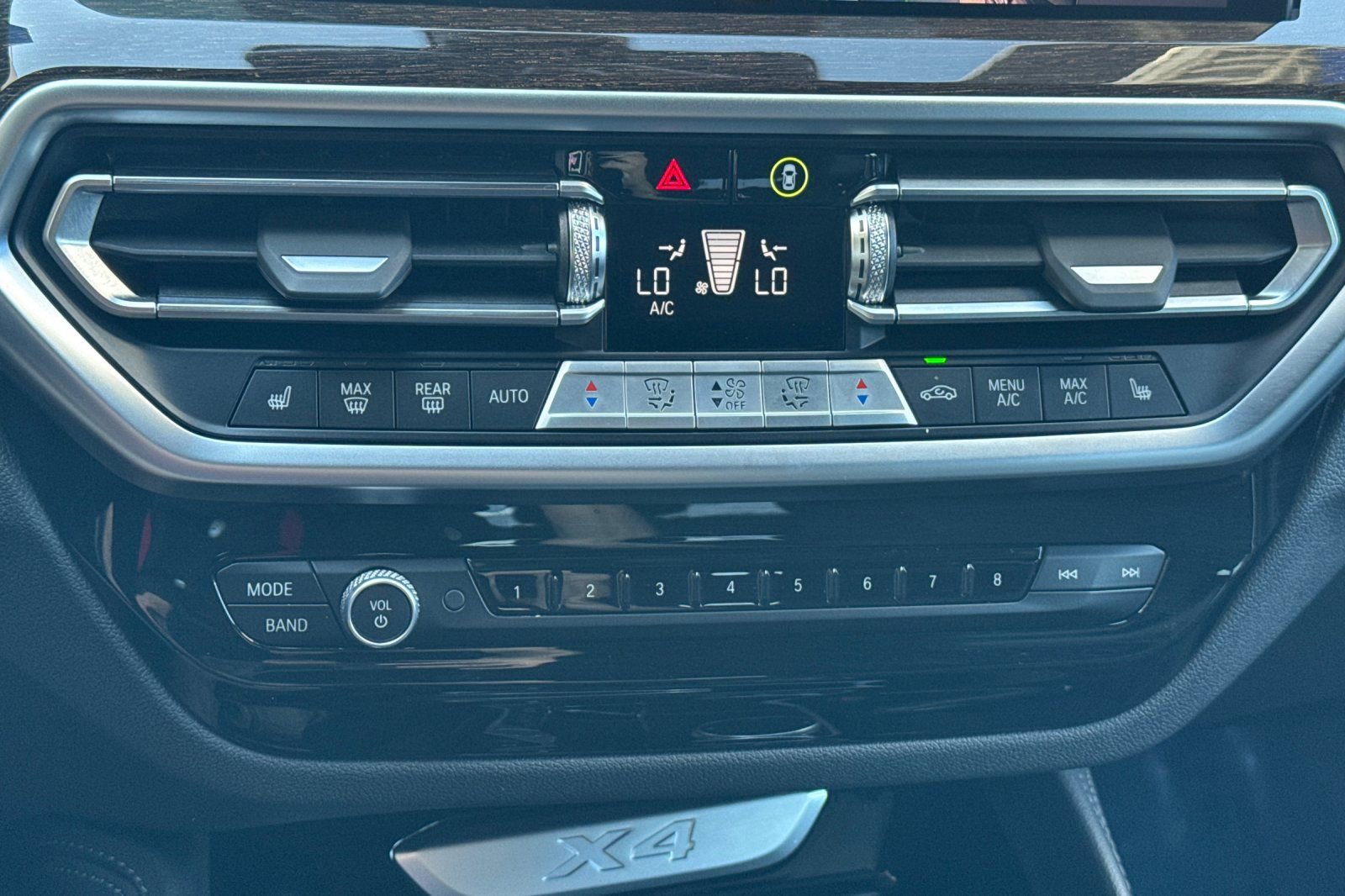 Used 2024 BMW X4 xDrive30i w/ Parking Assistance Package image 25