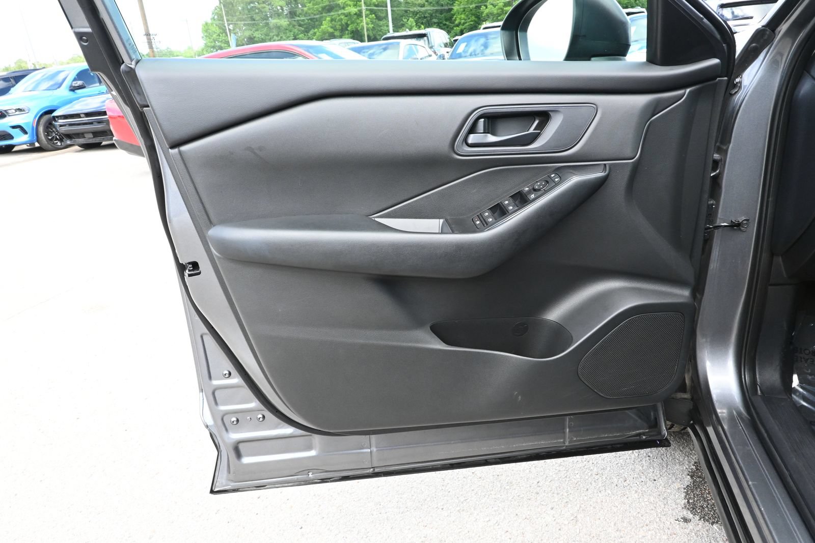 Used 2024 Nissan Rogue S AWD/4WD image 8