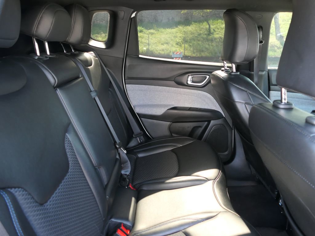 Used 2023 Jeep Compass Latitude image 23