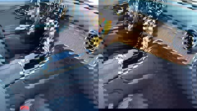 Certified 2025 Mercedes-Benz GLC 300 4MATIC image 37