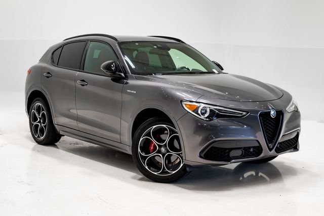 Used 2023 Alfa Romeo Stelvio Veloce AWD/4WD image 5