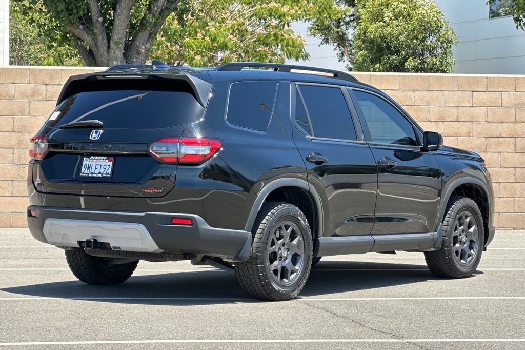 Certified 2025 Honda Pilot TrailSport image 4