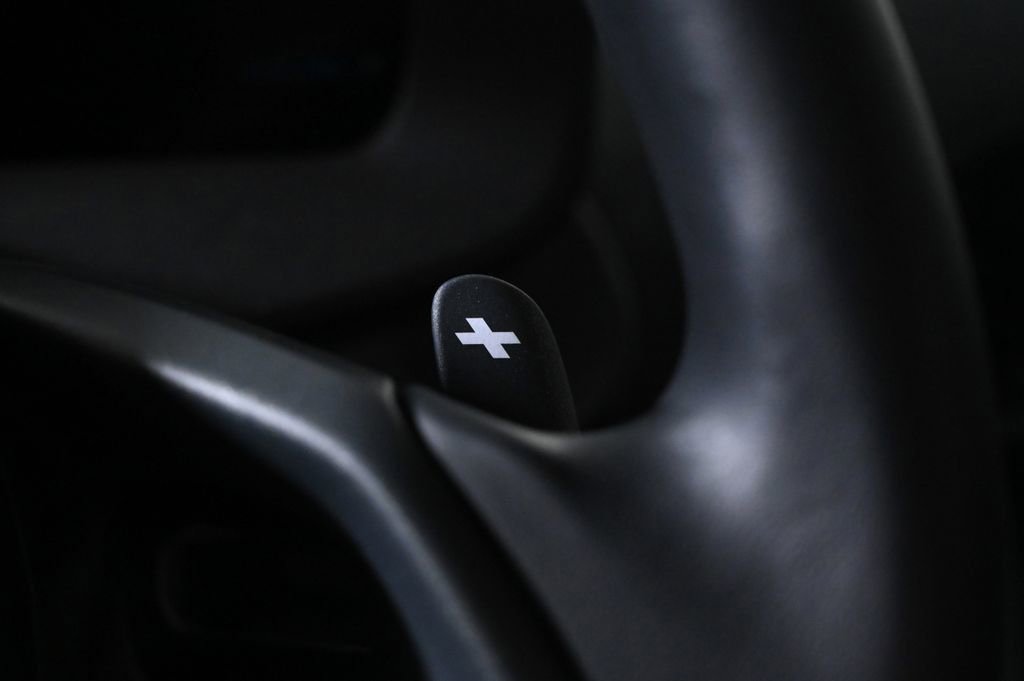 Used 2024 McLaren Artura RWD image 19