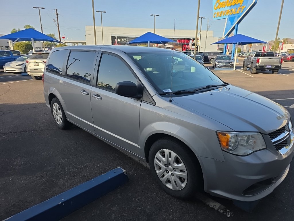 Used 2018 Dodge Grand Caravan SE FWD image 2