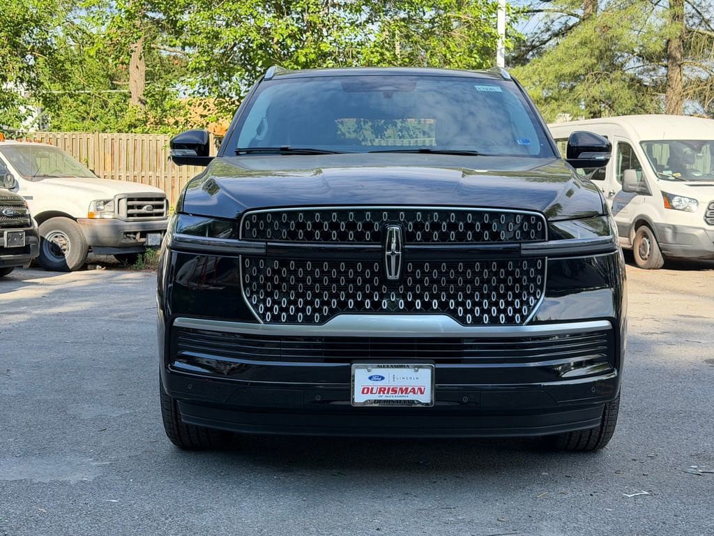 New 2026 Lincoln Navigator L Reserve AWD/4WD image 2