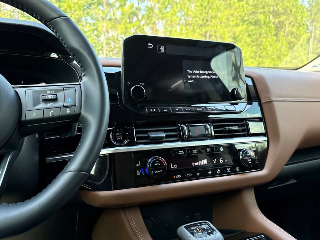 Used 2025 Nissan Pathfinder Platinum FWD image 17