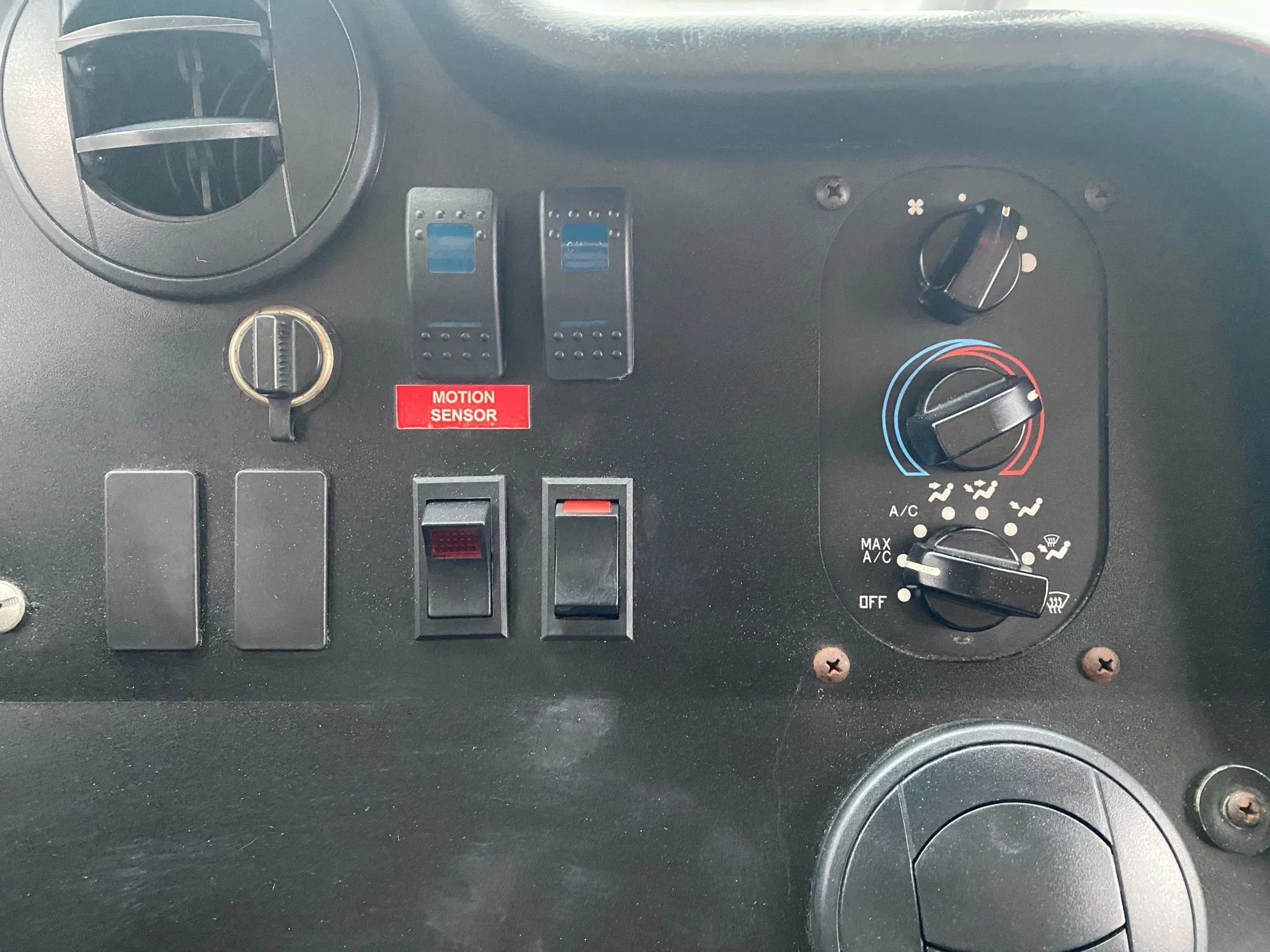 Used 2013 Ford E-350 and Econoline 350 Super Duty w/ Air Conditioning Prep Pkg image 12