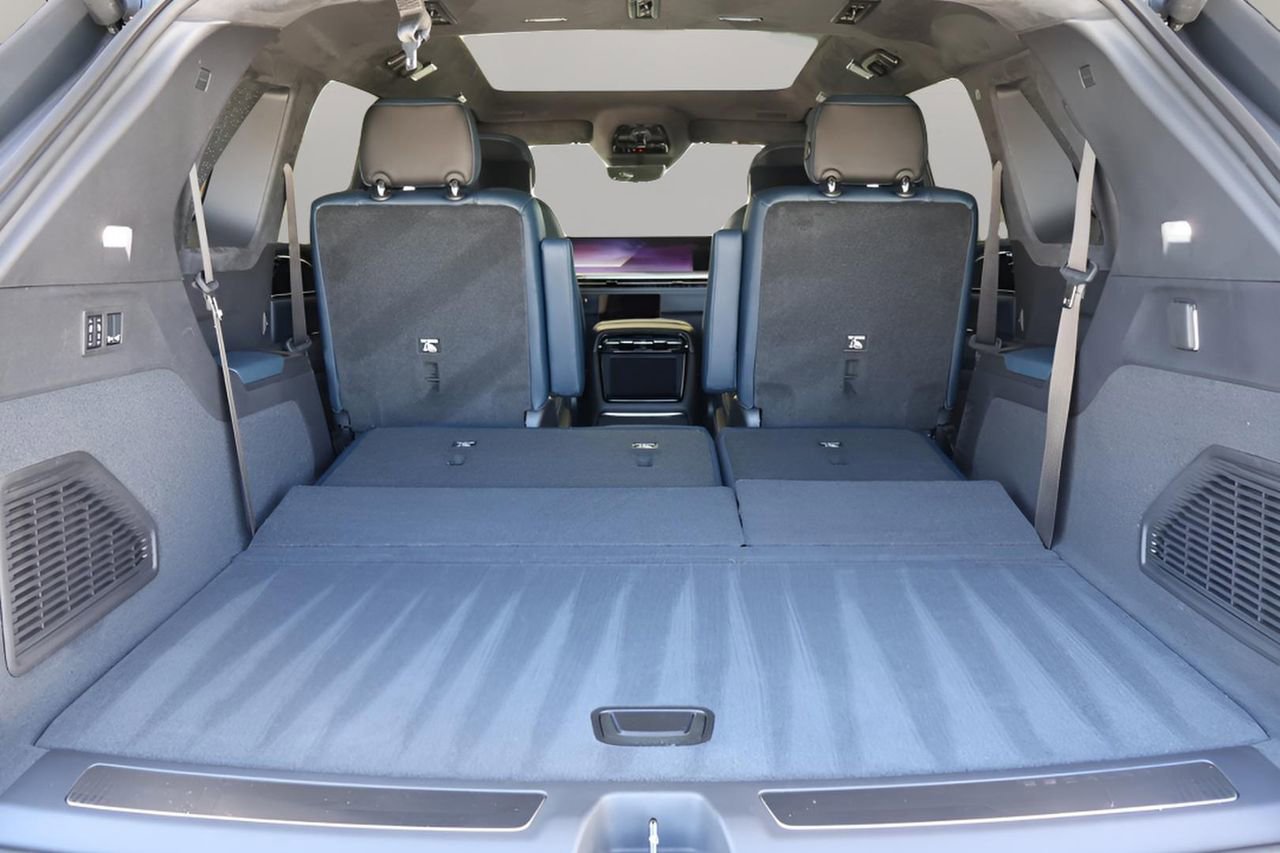 New 2025 Cadillac Escalade IQ Luxury 2 AWD/4WD image 32