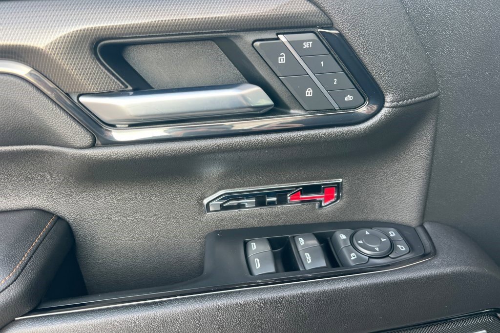 Certified 2022 GMC Sierra 1500 AT4 w/ AT4 Preferred Package image 6