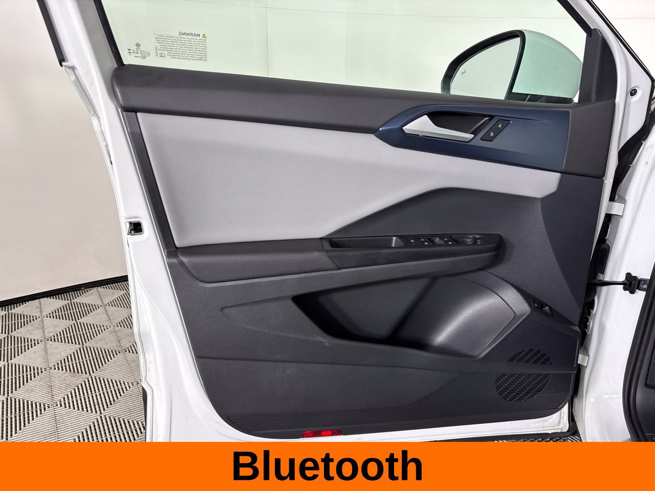 Used 2023 Volkswagen Taos SE w/ Panoramic Sunroof Package AWD/4WD image 10