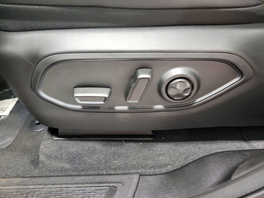 New 2025 Jeep Grand Cherokee L Altitude image 11