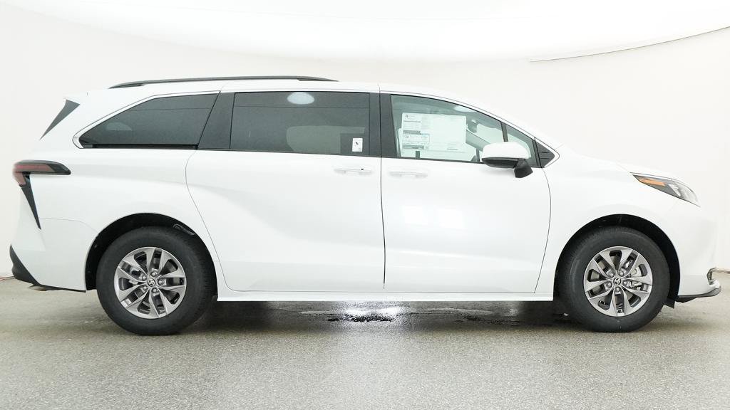 New 2026 Toyota Sienna XLE FWD image 30