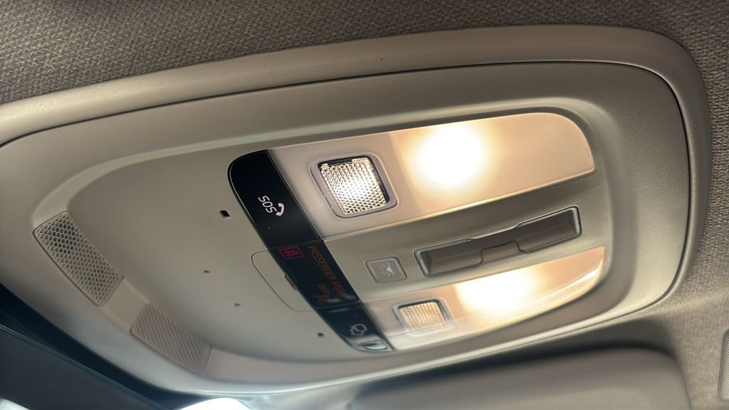 Certified 2024 Volvo XC40 B5 Core image 23