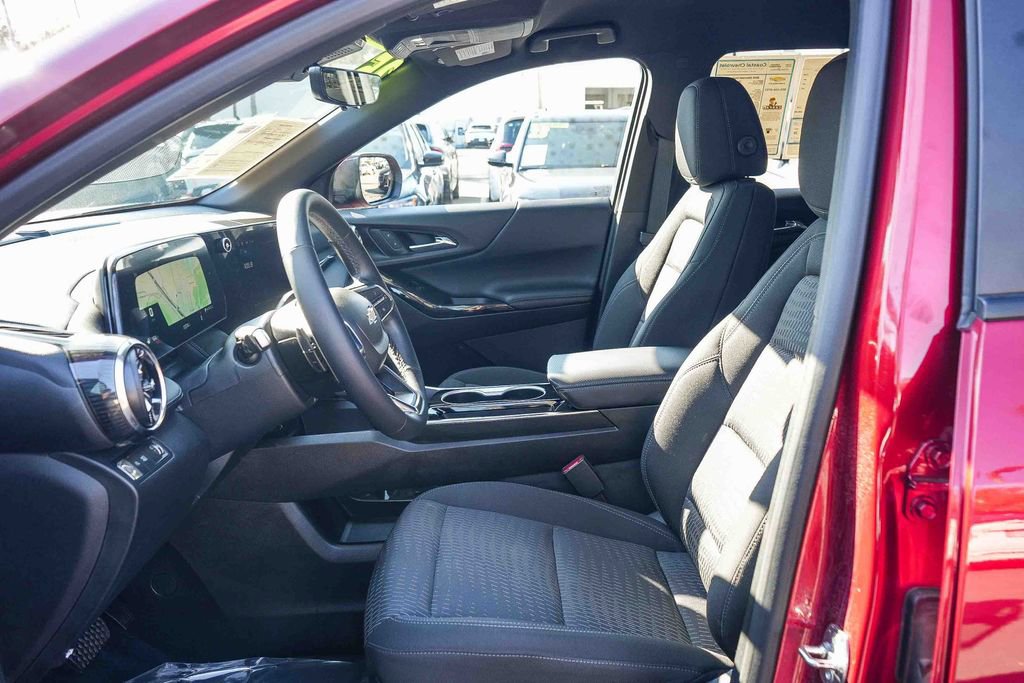 Used 2025 Chevrolet Equinox LT w/ Safety and Technology Package image 17