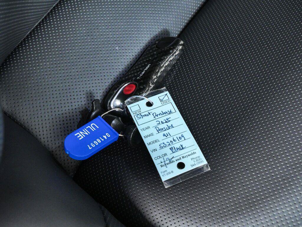 Certified 2025 Porsche 911 Carrera RWD image 34