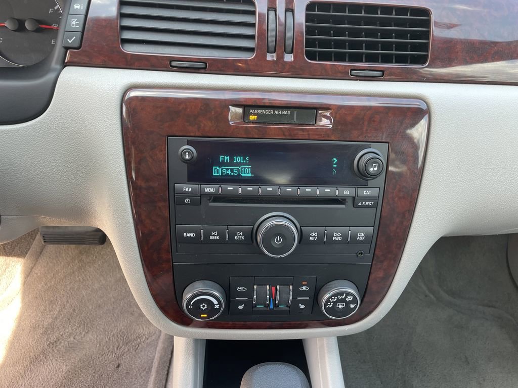 Used 2008 Chevrolet Impala LTZ image 19