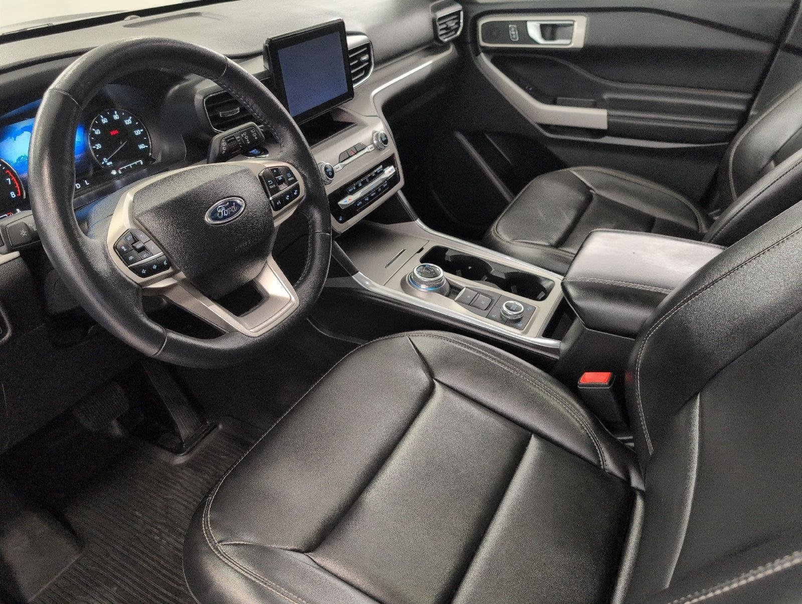 Used 2024 Ford Explorer XLT w/ Equipment Group 202A AWD/4WD image 10