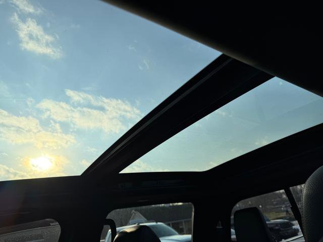 Used 2021 Nissan Titan PRO-4X w/ Pro-4x Convenience Package image 15