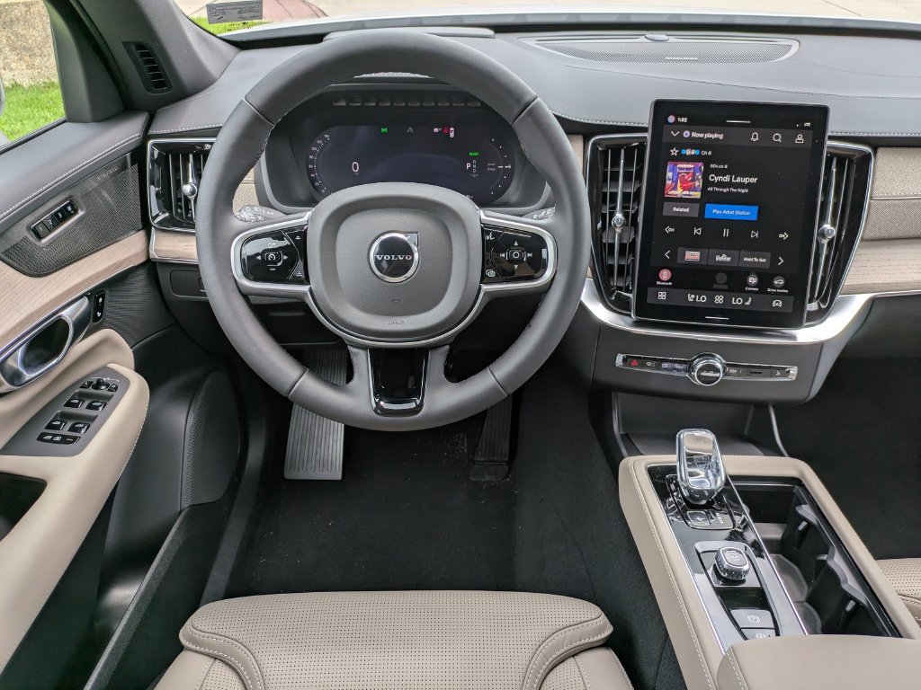 New 2026 Volvo XC90 T8 Ultra w/ Protection Package Premier AWD/4WD image 15