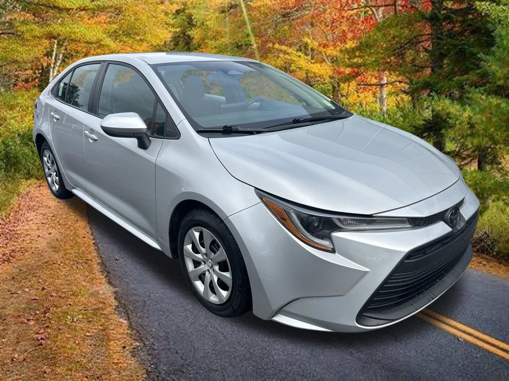 Used 2023 Toyota Corolla LE FWD image 3