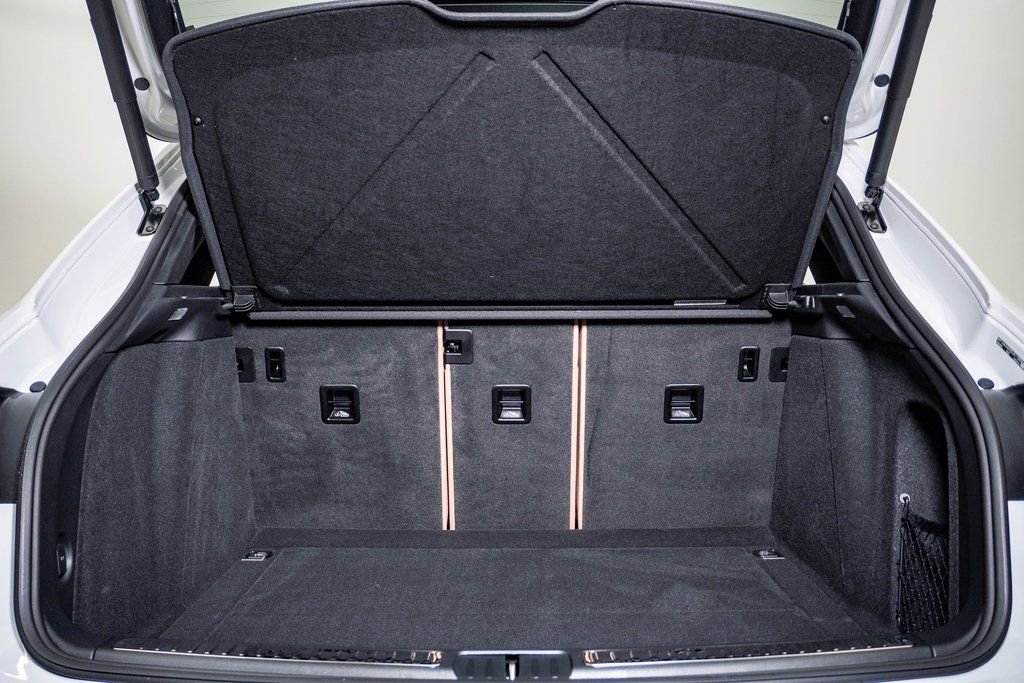 Certified 2025 Porsche Macan image 28