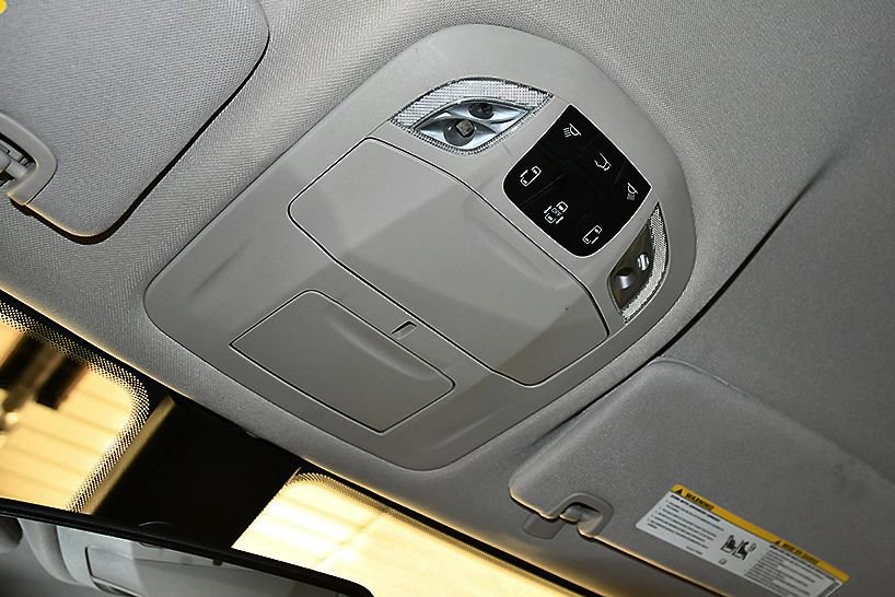 Used 2020 Chrysler Voyager Lxi FWD image 23