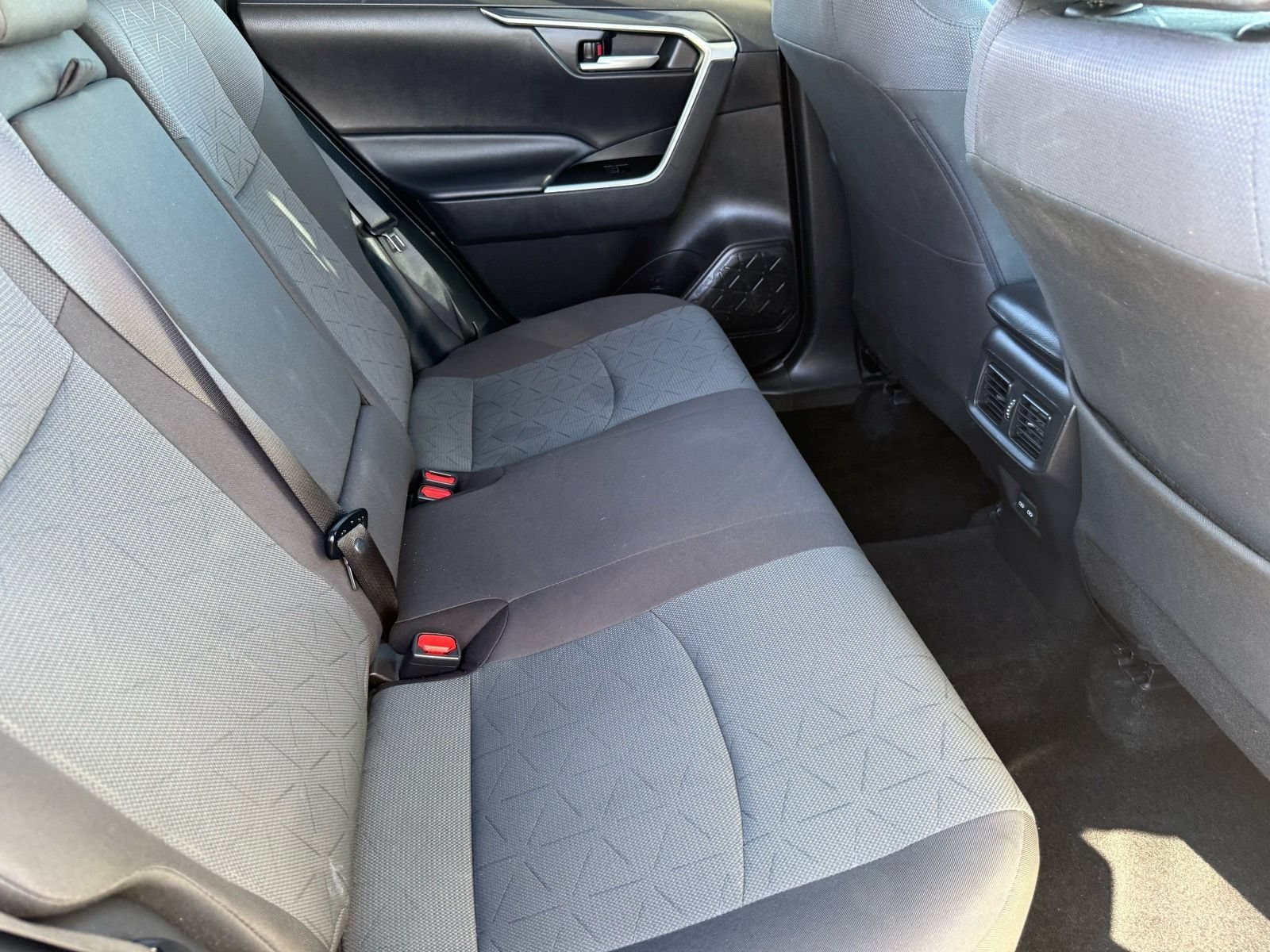 Used 2025 Toyota RAV4 XLE AWD/4WD image 28