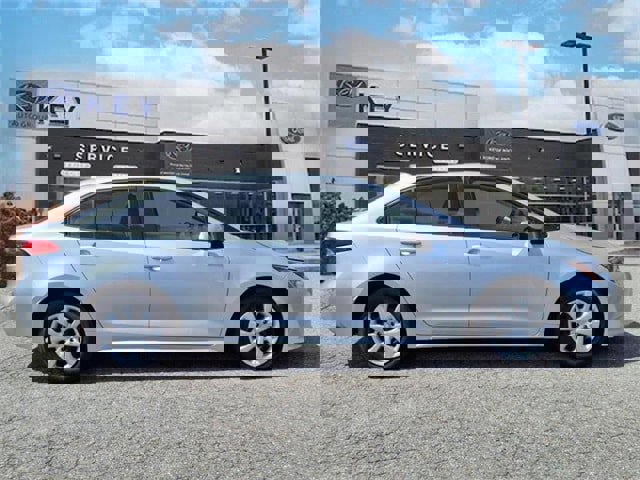 Used 2022 Toyota Corolla LE image 2