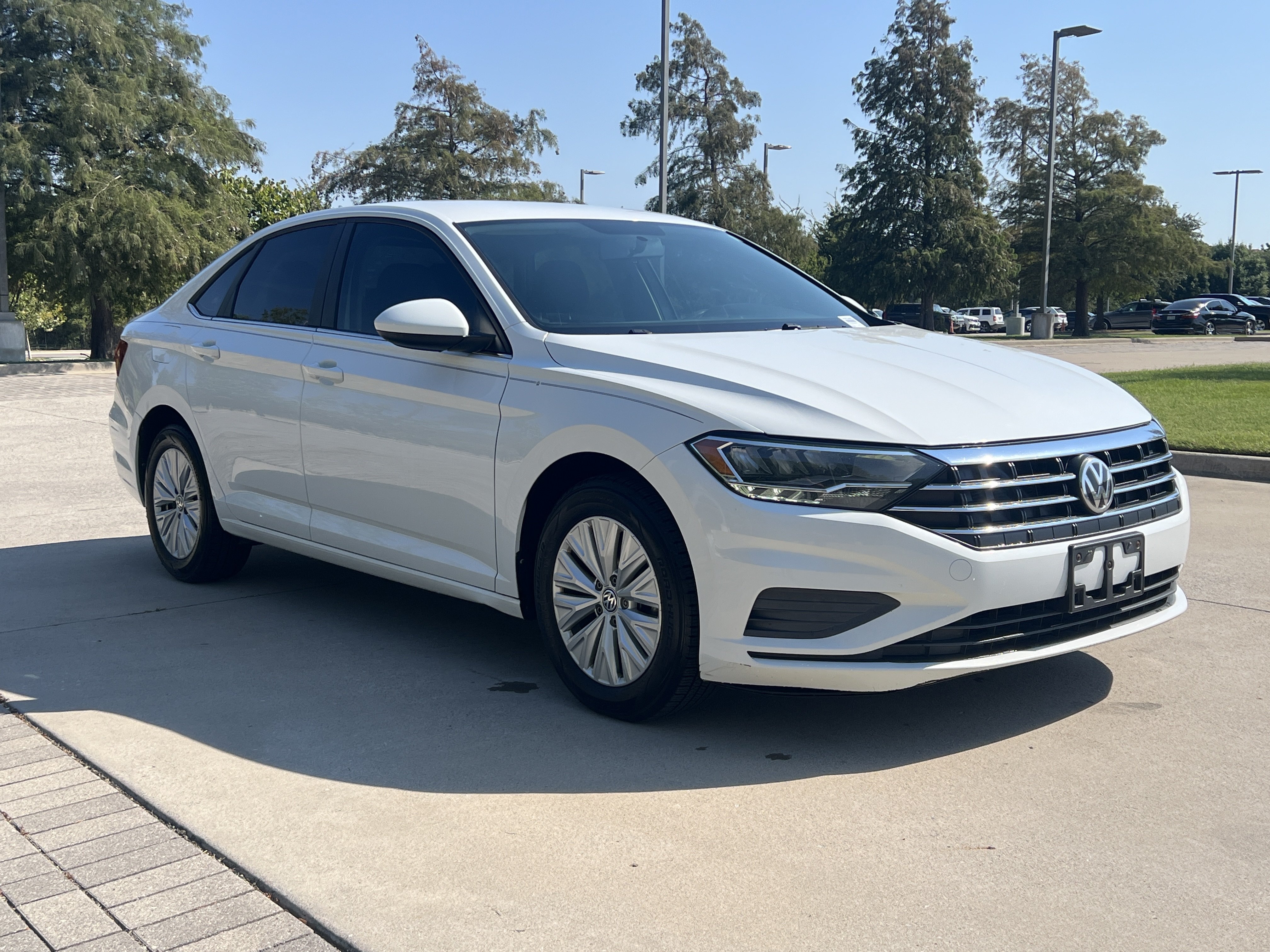 Used 2019 Volkswagen Jetta FWD image 2