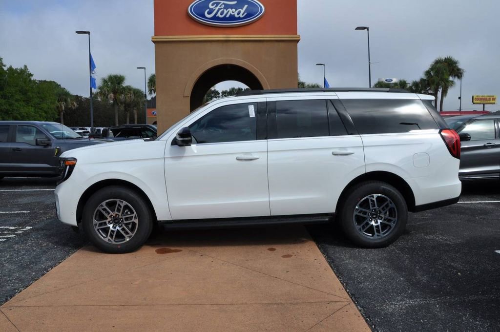 New 2025 Ford Expedition Active image 2