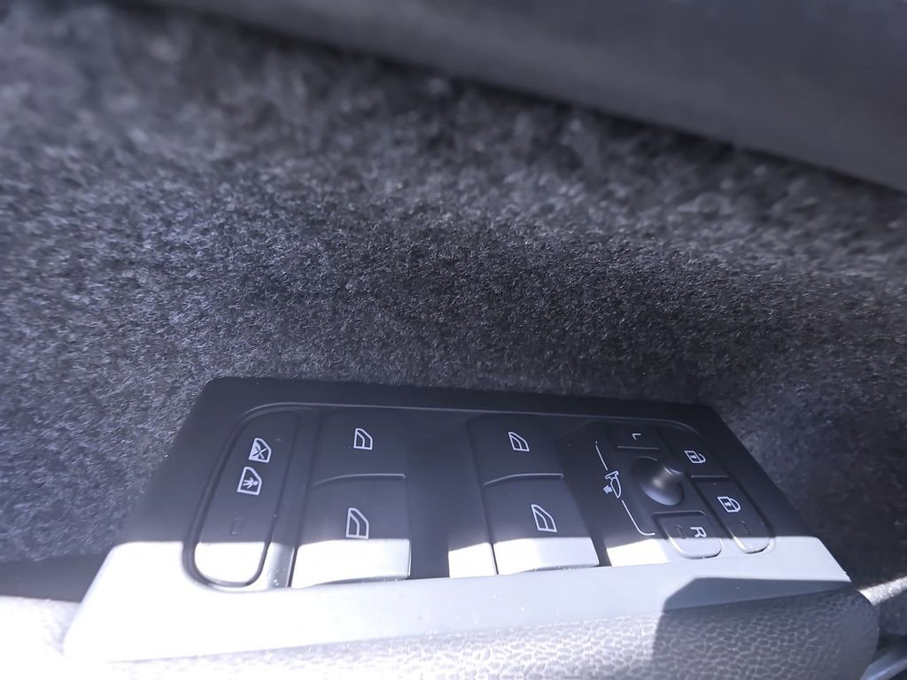 Used 2023 Volvo C40 P8 Recharge Ultimate image 32