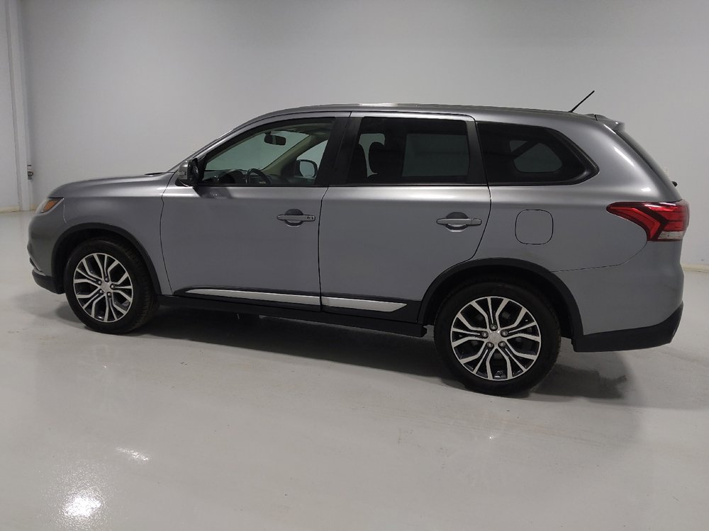 Used 2016 Mitsubishi Outlander SE image 3