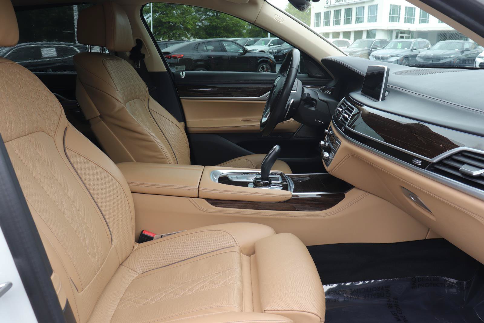 Used 2022 BMW 740i w/ Premium Package RWD image 16