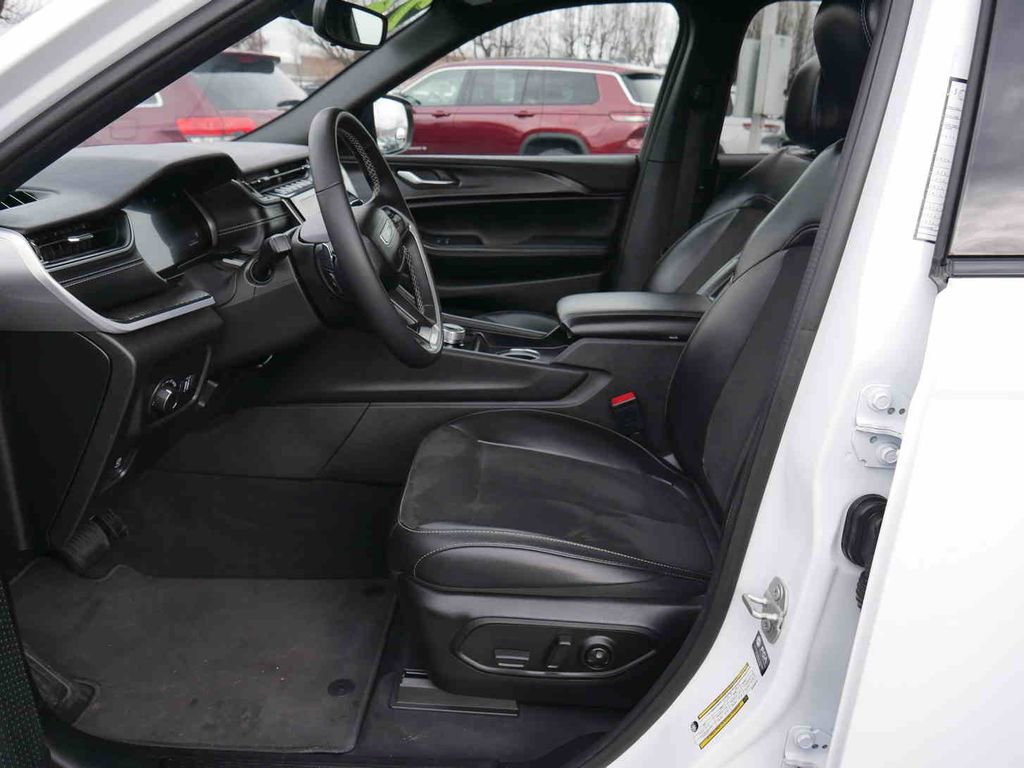 Certified 2024 Jeep Grand Cherokee L Laredo image 25